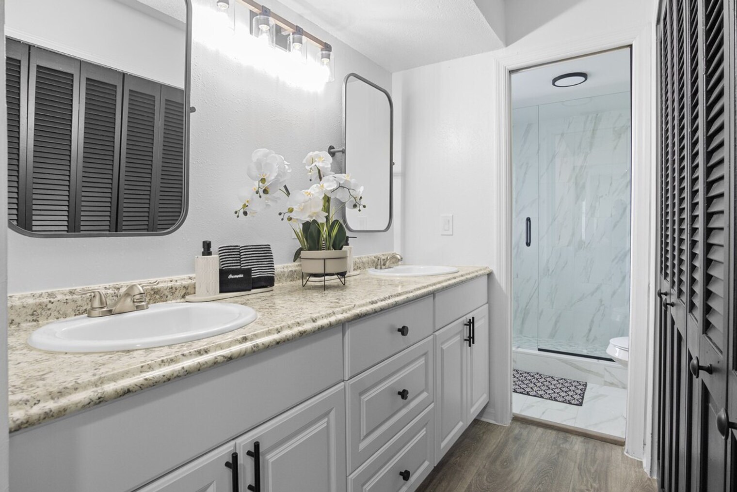 Building Photo - 2540 Albany Dr