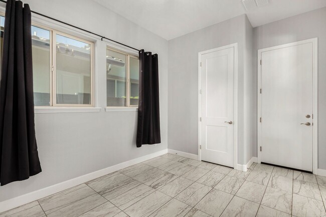 Building Photo - STUNNING HOME IN PEORIA