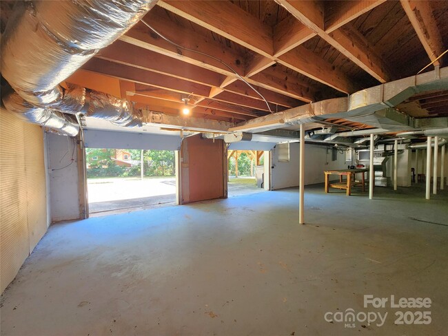 Building Photo - 7604 Shady Ln