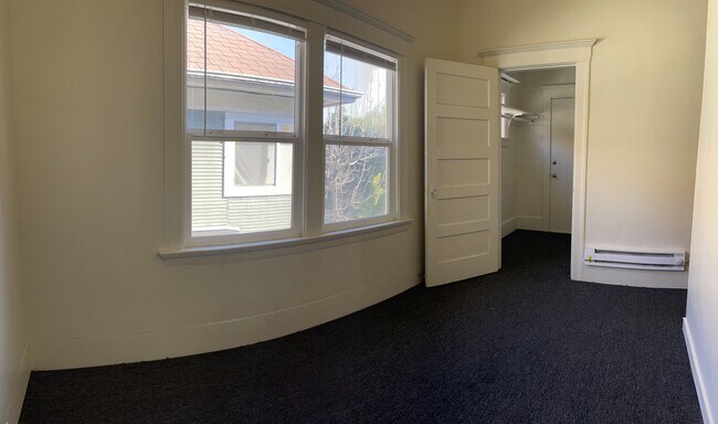 Building Photo - 2210 Parker St