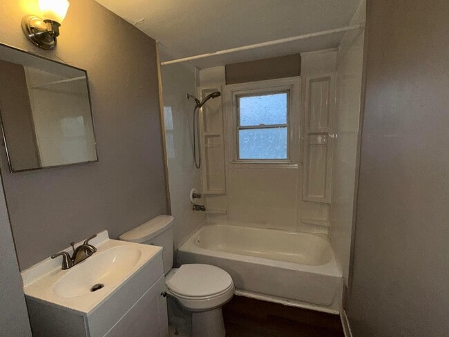 Building Photo - 1352 E 25th Ave