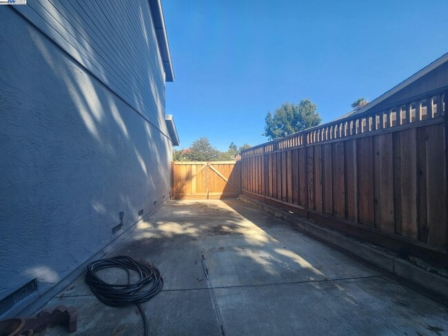 Building Photo - 2910 Yorkshire Ct