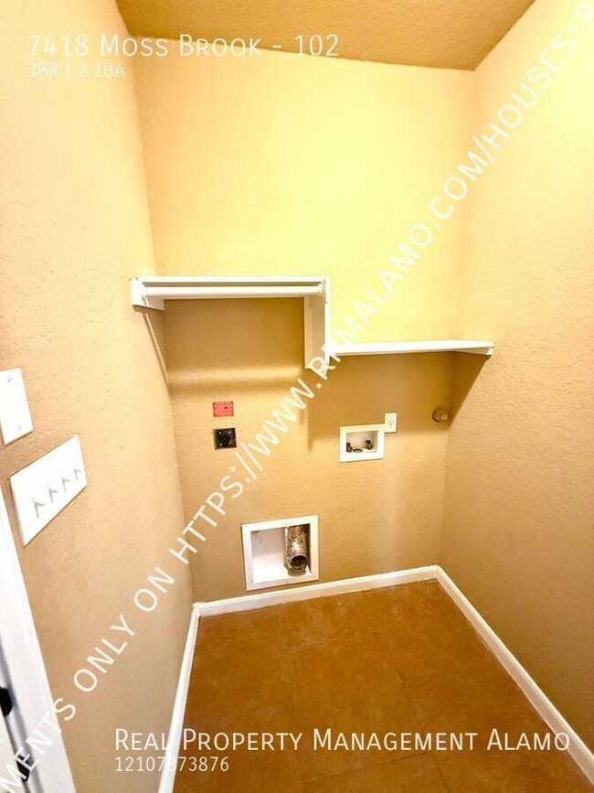 Building Photo - 7418 Moss Brook Dr