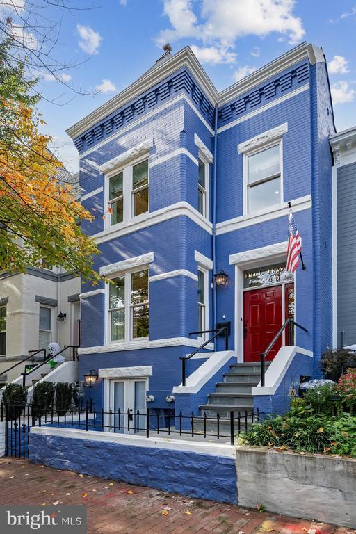 Primary Photo - 240 10th St NE