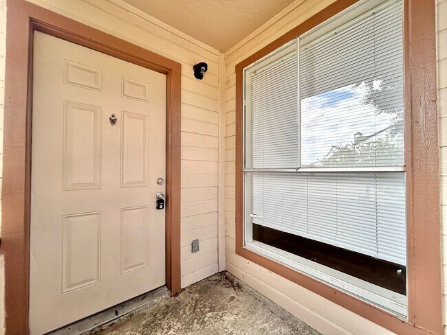 Building Photo - 7111 E Hwy 290