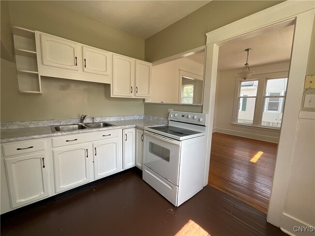 Building Photo - 700 Nellis St