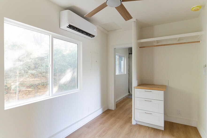 Building Photo - 2841 Los Feliz Dr