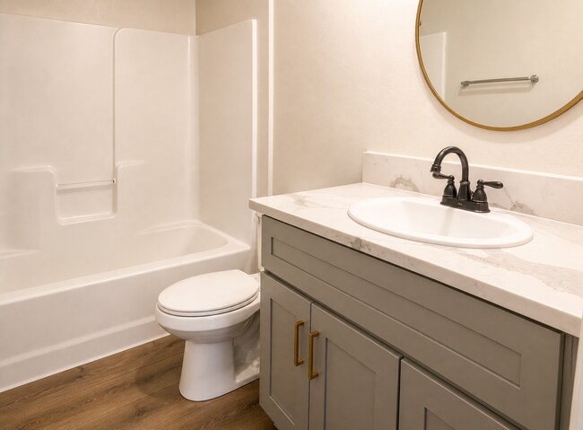 Building Photo - Remodeled Spacious 2BR/2BA in NoHo – Quiet 2nd Floor, Central A/C, 2 Parking Spaces