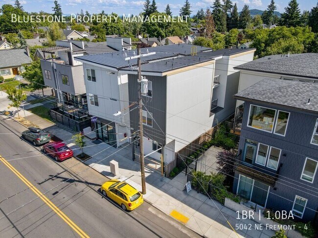Primary Photo - 5042 NE Fremont-4