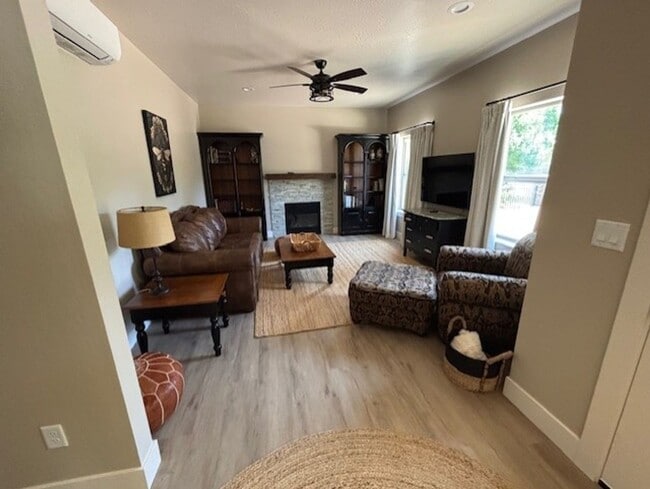 Building Photo - 3 bed 2 bath  Home for Rent in Talent