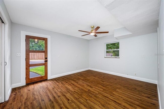 Building Photo - 2851 W Bay Ave