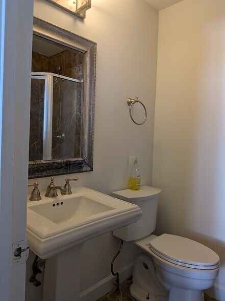 front bedroom ensuite bath - 2187 Spring Walk Ct