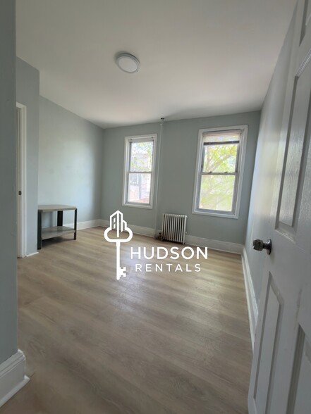 Building Photo - 87 W 20th St