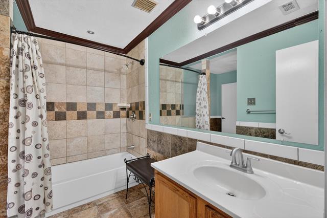 Building Photo - 10320 Carolina Oaks Dr