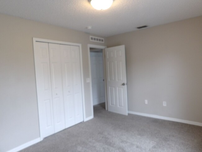 Building Photo - Real Nice 2088 Sq Ft 4 Bedroom 2 bath with...