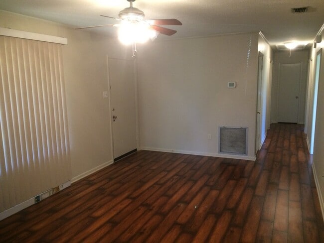 Building Photo - 717 Alice Dr
