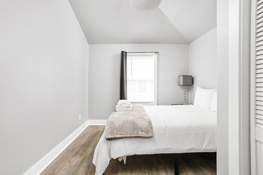 Building Photo - 848 Camp St