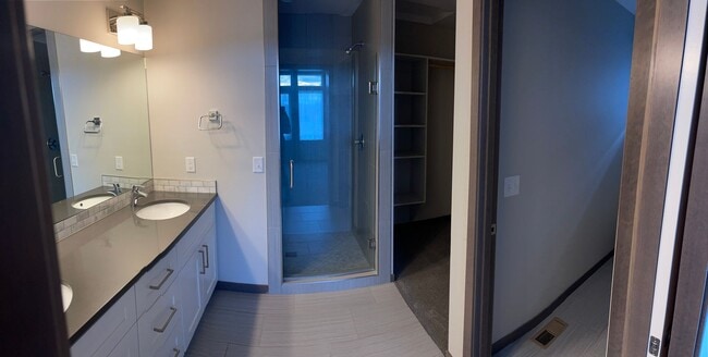 Building Photo - 1078 Oak Park Dr