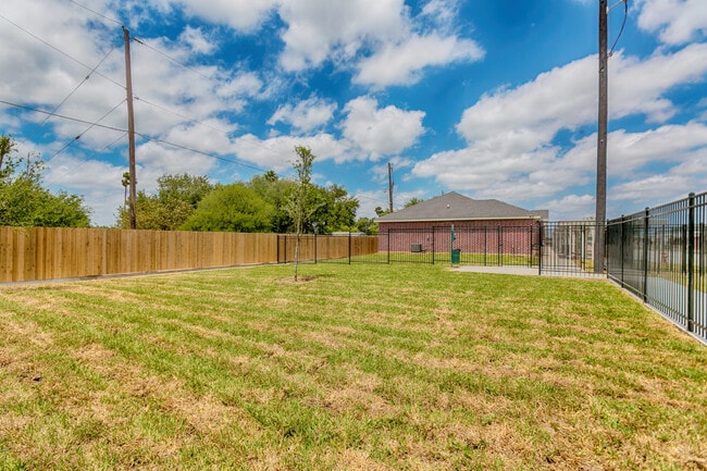 Building Photo - Regency on 18th