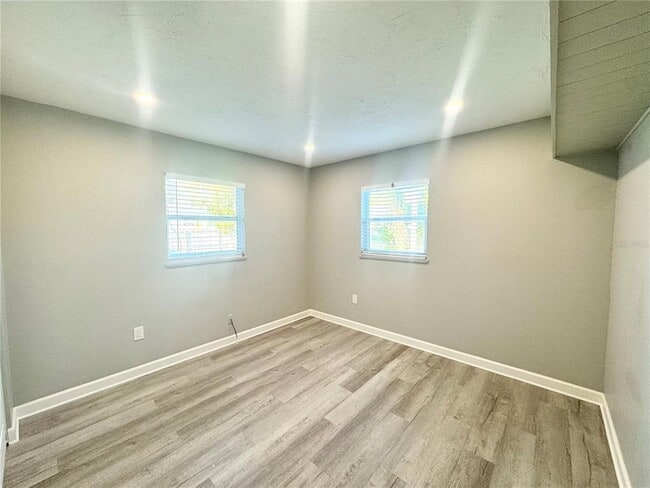 Building Photo - 3913 S Shade Ave