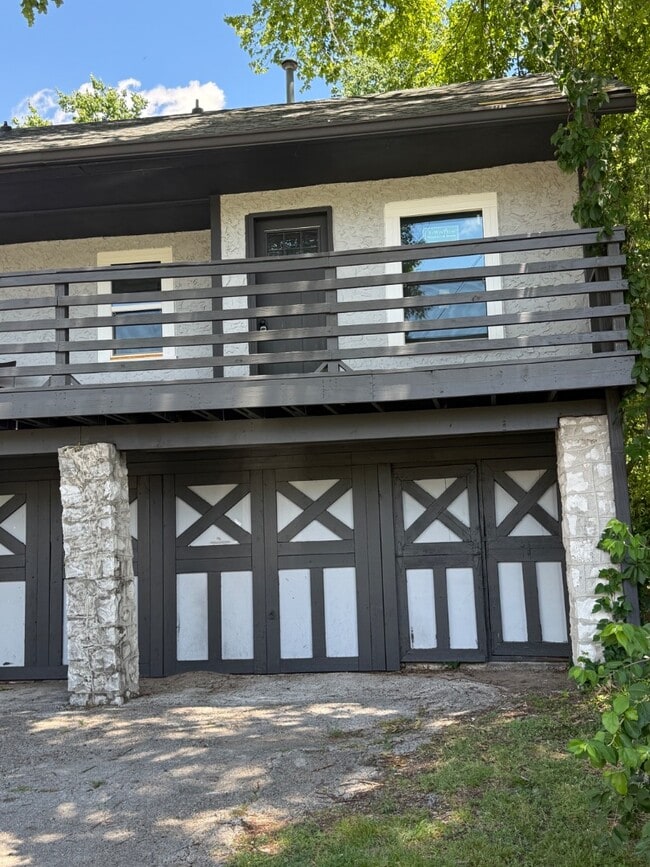 Building Photo - 612 Cabell Dr