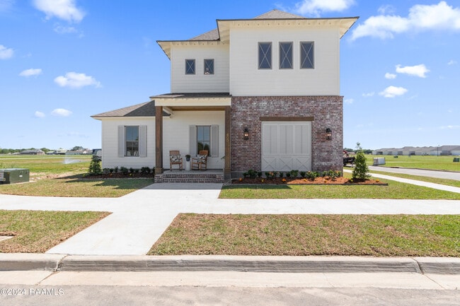Building Photo - 400 Villager Ave
