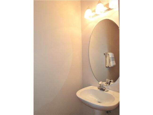 Building Photo - 9204 Holly Ln N