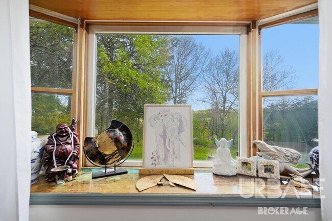 Building Photo - Stunning Mid Century American Ranch