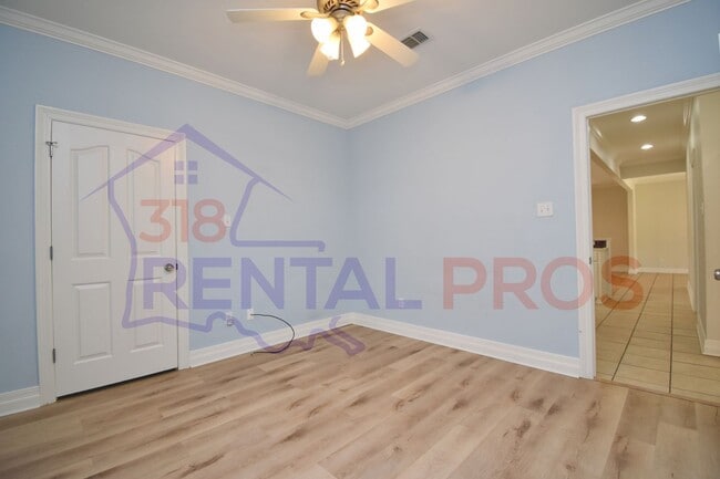 Building Photo - Updated 3 Bedroom, 2 Bath Home