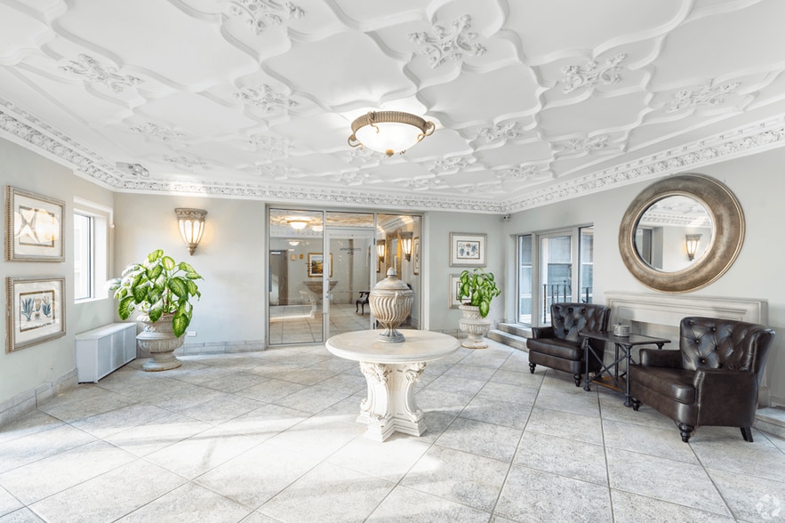 Building Photo - 901 W Argyle St