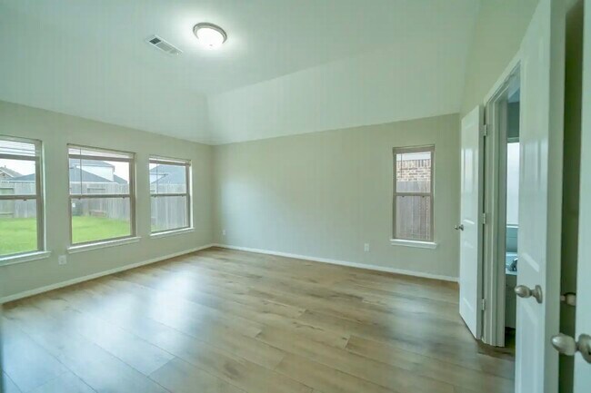 Building Photo - 31231 Balsam Hawk Ln