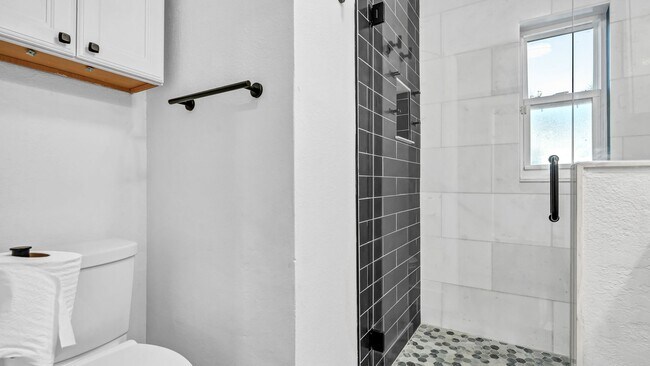 Building Photo - Beautiful S. Tampa 3BR/2BA remodeled home ...