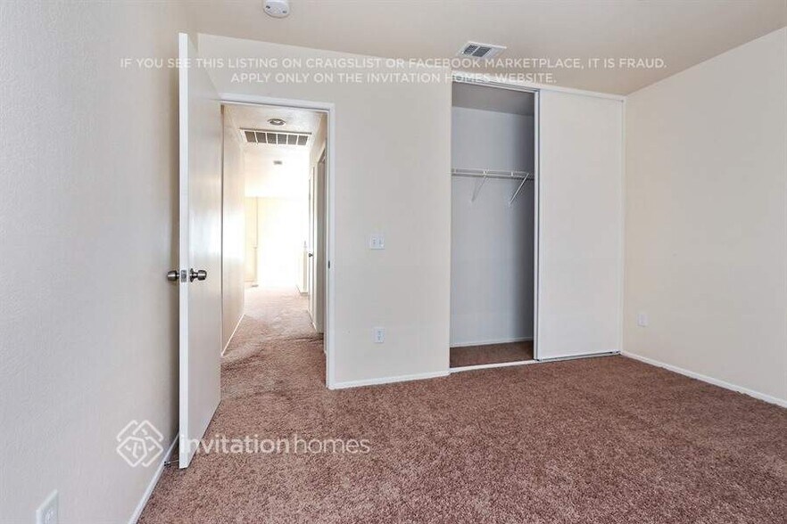 Building Photo - 2533 Carolyn Dr