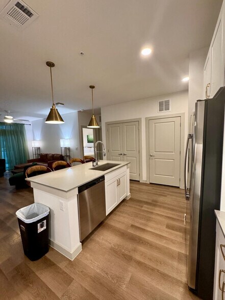 Building Photo - 1301 Leah Ave