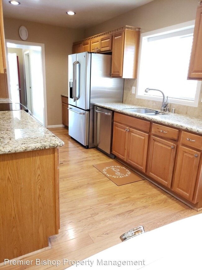 Building Photo - 3 br, 2 bath House - 2750 Highland