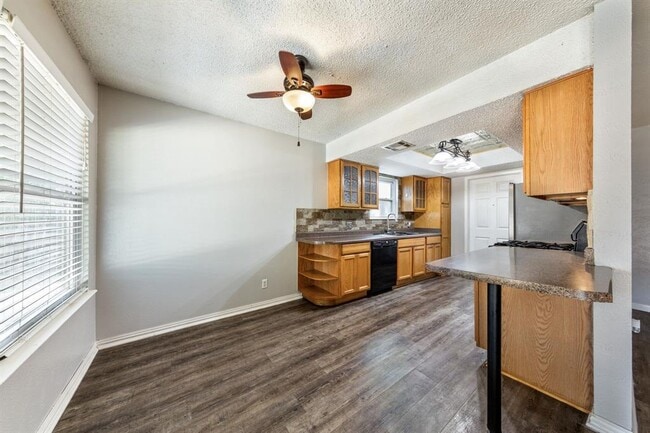 Building Photo - 1202 Wroxton Way