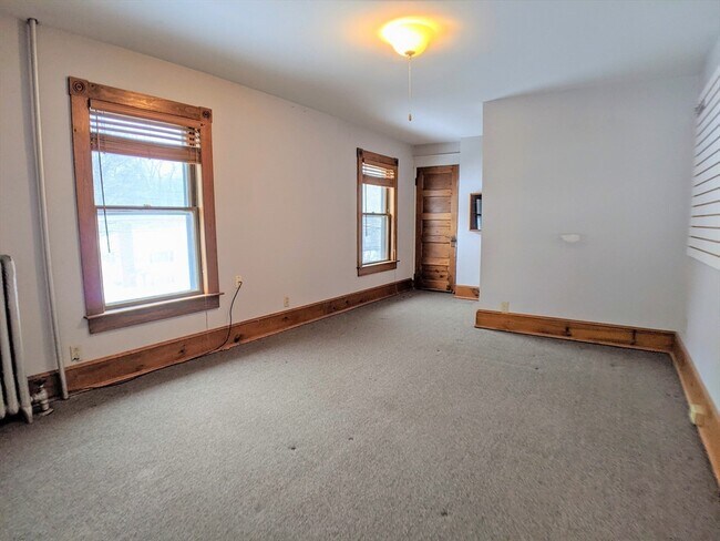 Building Photo - 62 W Main St