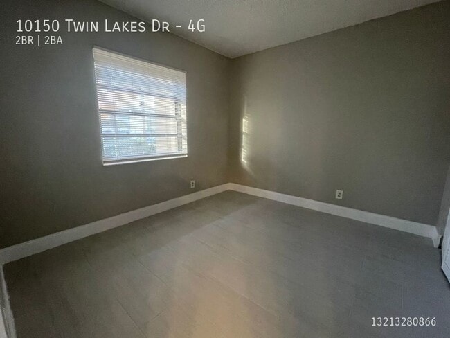Building Photo - 10150 Twin Lakes Dr
