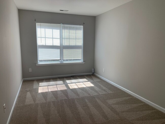 Building Photo - *Move-in Special* Spacious 3 Bed | 2.5 Bat...