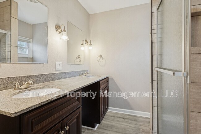 Building Photo - 511 Henderson St