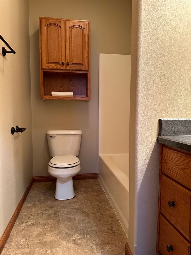 Building Photo - 4 Bedroom Townhome