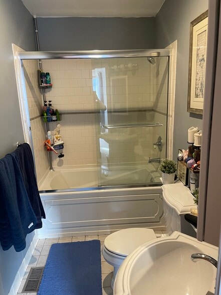 Building Photo - 126 Burnett St