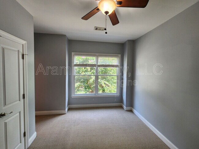 Building Photo - 200 Marion Pl NE