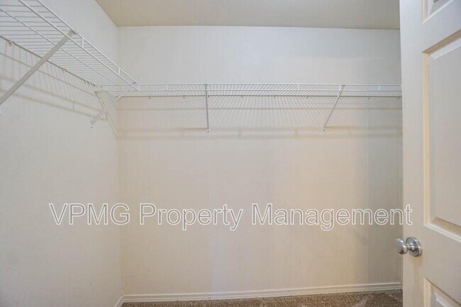 Building Photo - 8907 NE 84th St
