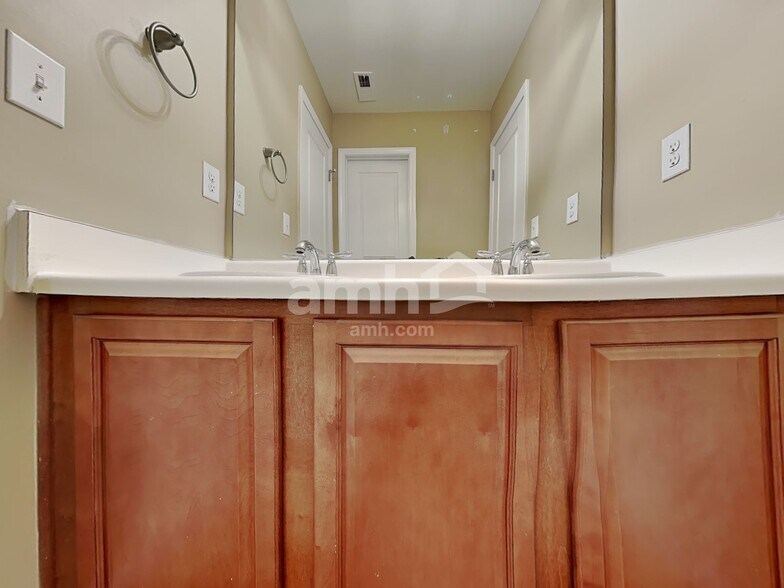 Building Photo - 1404 Manley Ct