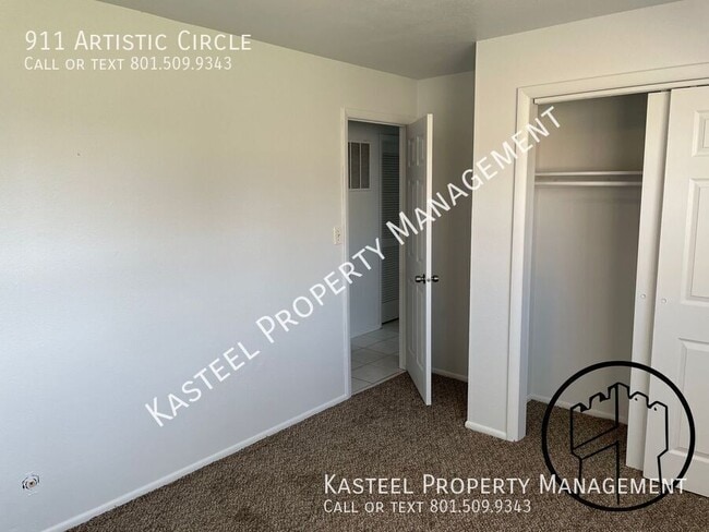 Building Photo - 911 Artistic Cir