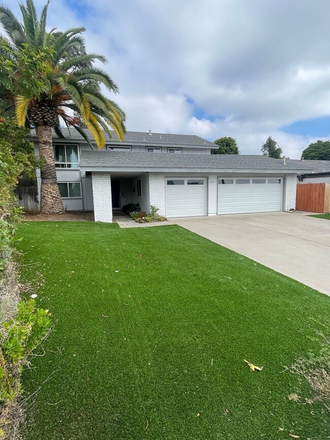 Building Photo - Stately Executive Home on a Cul de sac Ava...