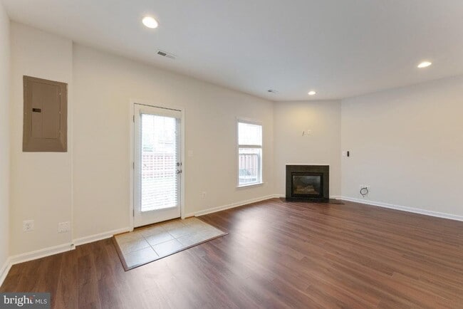 Building Photo - 25120 Sweet Myrtle Square