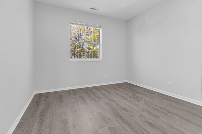 Building Photo - 40 S Victoria Ln