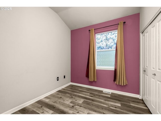 Building Photo - Beautiful Newly Renovated Spacious 3 Bedroom Home!